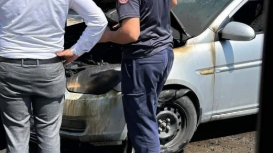 Elazığ'da seyir halindeki araç yandı