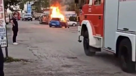 Elazığ'da seyir halindeki otomobil alev topuna döndü