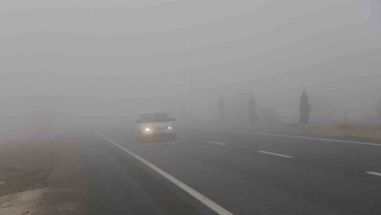 Elazığ'da sis etkili oldu, görüş mesafesi 2  metreye kadar düştü