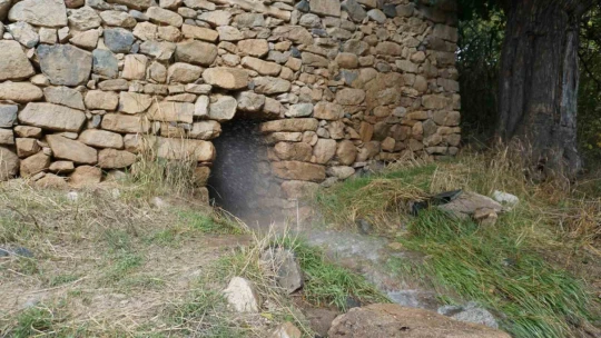 Elazığ'da su değirmeni, ilk günkü gibi buğday öğütmeye devam ediyor