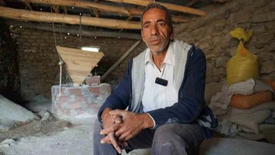 Elazığ'da su değirmeni, ilk günkü gibi buğday öğütmeye devam ediyor