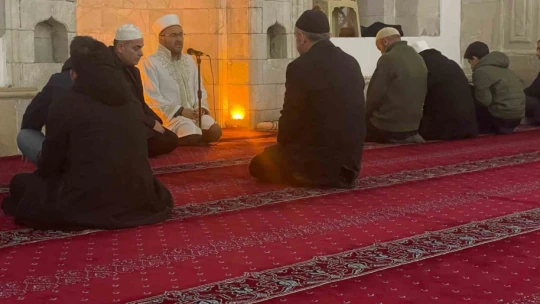 Elazığ'da tarihi camide sabah namazı buluşmaları