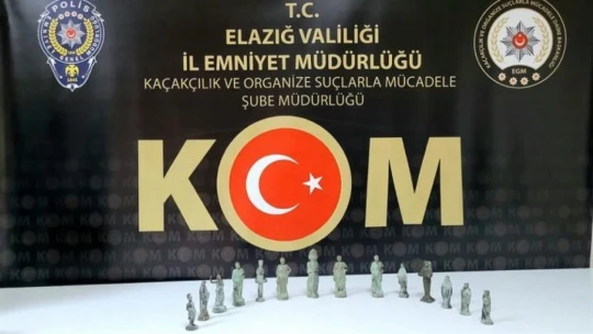 Elazığ'da tarihi eser kaçakçılığı operasyonu: Roma dönemine ait sikke ve heykel ele geçirildi