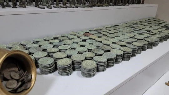 Elazığ'da tarihi eser kaçakçılığı operasyonu: Roma dönemine ait sikke ve heykel ele geçirildi