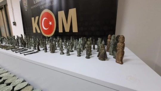 Elazığ'da tarihi eser kaçakçılığı operasyonu: Roma dönemine ait sikke ve heykel ele geçirildi