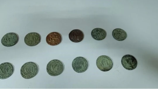 Elazığ'da tarihi eser kaçakçılığı operasyonu: Roma dönemine ait sikke ve heykel ele geçirildi