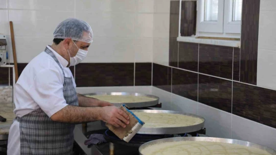 Elazığ'da tatlıcıların bayram mesaisi sürüyor