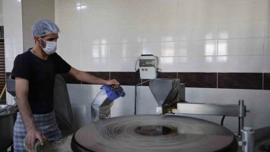 Elazığ'da tatlıcıların bayram mesaisi sürüyor