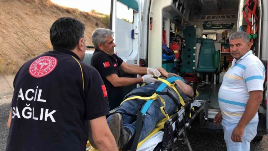 Elazığ'da tekeri patlayan midibüs su kanalına düştü: 13 yaralı