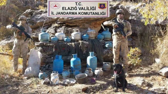 Elazığ'da teröristlere ait 2 sığınak imha edildi