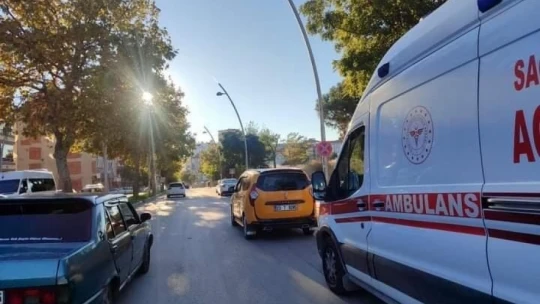 Elazığ'da ticari taksi ile motosiklet çarpıştı: 1 yaralı