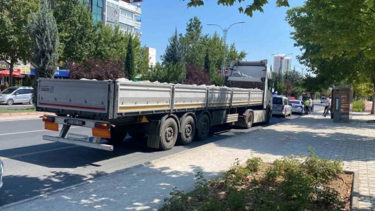 Elazığ'da tır ile otomobil çarpıştı: 1 yaralı