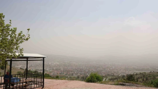 Elazığ'da toz taşınımı etkili oldu