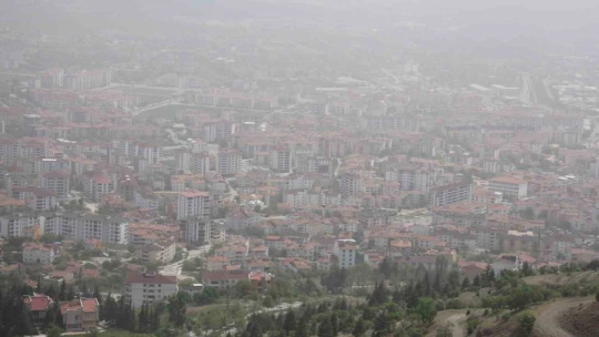 Elazığ'da toz taşınımı etkili oldu