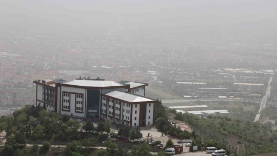 Elazığ'da toz taşınımı etkili oldu