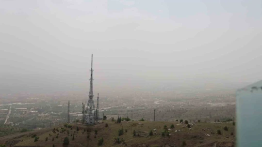 Elazığ'da toz taşınımı etkili oldu
