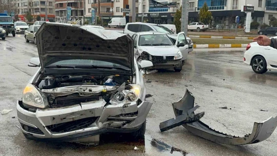 Elazığ'da trafik kazası: 2 yaralı