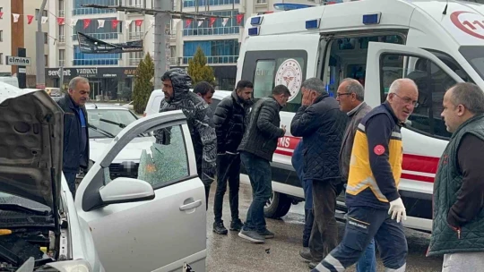 Elazığ'da trafik kazası: 2 yaralı