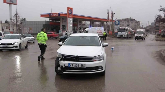 Elazığ'da trafik kazası: 3 yaralı