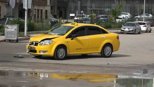 Elazığ'da trafik kazası: 3 yaralı