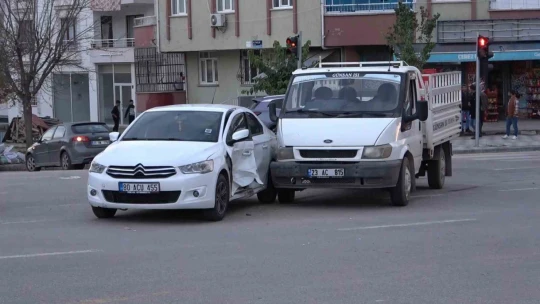 Elazığ'da trafik kazası: 4 yaralı