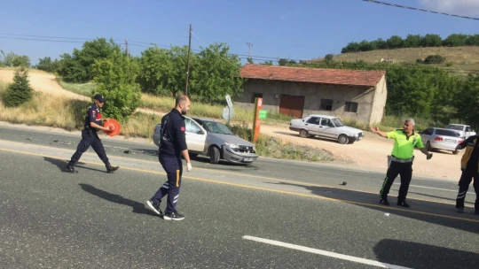Elazığ'da trafik kazası: Çarpışan otomobillerden biri alev alev yandı, 1 kişi öldü 6 kişi yaralandı