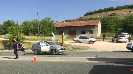 Elazığ'da trafik kazası: Çarpışan otomobillerden biri alev alev yandı, 1 kişi öldü 6 kişi yaralandı