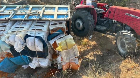 Elazığ'da traktör römorku devrildi