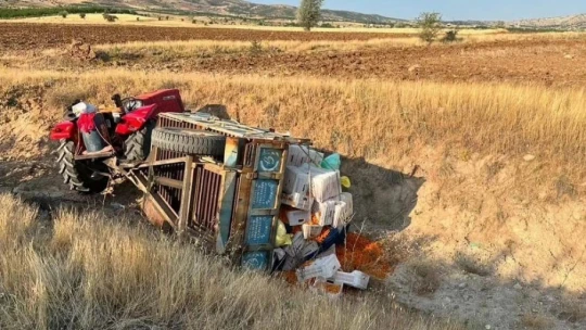 Elazığ'da traktör römorku devrildi