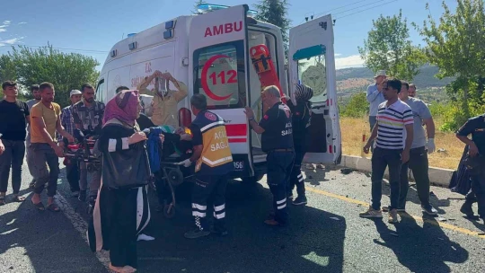 Elazığ'da tur minibüsü otobüse çarptı: 18 yaralı