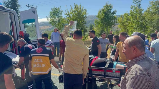 Elazığ'da tur minibüsü otobüse çarptı: 18 yaralı