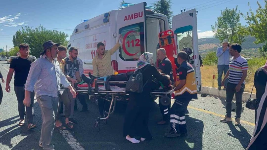 Elazığ'da tur minibüsü otobüse çarptı: 18 yaralı