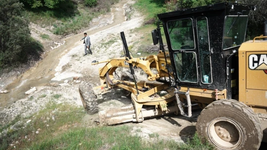 Elazığ'da yağışlardan zarar gören köy yollarında reglaj çalışmaları devam ediyor