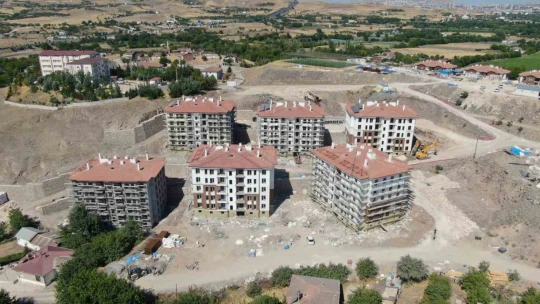 Elazığ'da yapımı devam eden TOKİ konutları hızla yükseliyor