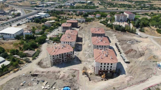 Elazığ'da yapımı devam eden TOKİ konutları hızla yükseliyor