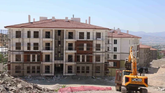 Elazığ'da yapımı devam eden TOKİ konutları hızla yükseliyor