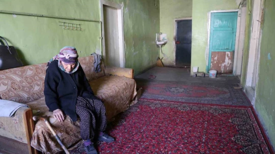 Elazığ'da yaşlı kadının yaşam mücadelesi