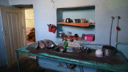 Elazığ'da yaşlı kadının yaşam mücadelesi