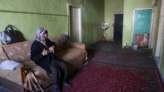 Elazığ'da yaşlı kadının yaşam mücadelesi