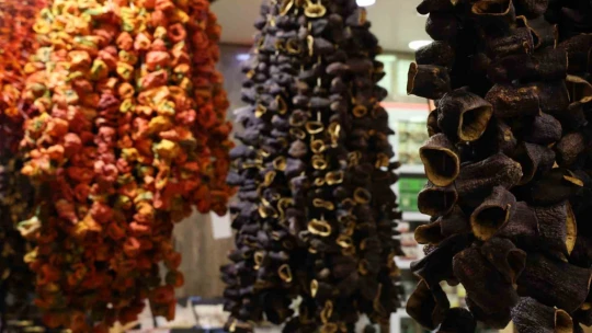 Elazığ'da yeni mahsul kurutmalıklar tezgahlarda yerini aldı