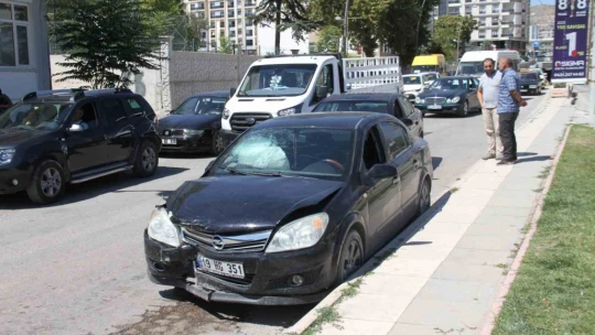 Elazığ'da zincirleme trafik kazası: 3 yaralı