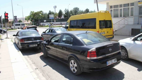 Elazığ'da zincirleme trafik kazası: 3 yaralı