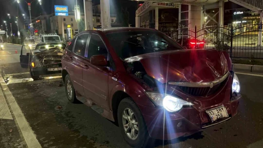 Elazığ'da zincirleme trafik kazası: 3 yaralı