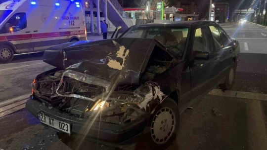 Elazığ'da zincirleme trafik kazası: 3 yaralı