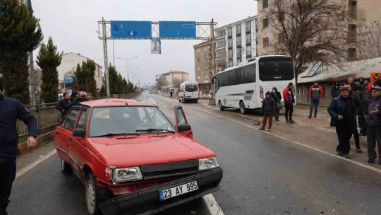 Elazığ'da zincirleme trafik kazası: 2 yaralı