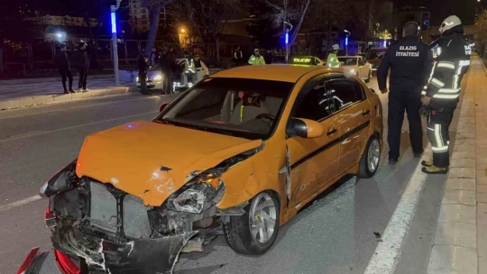 Elazığ'da zincirleme trafik kazası: 2 yaralı