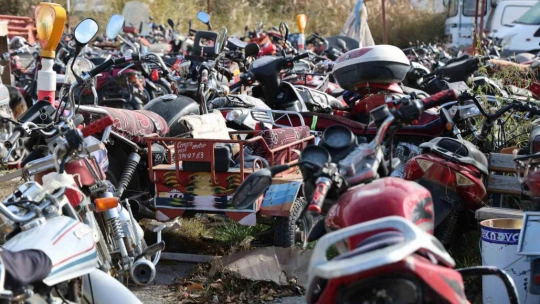 Elazığ'daki araç mezarlığında 500 milyonluk servet çürüyor