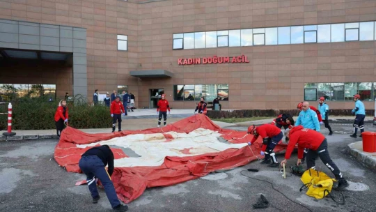 Elazığ Fethi Sekin Şehir Hastanesindeki deprem tatbikatı gerçeği aratmadı