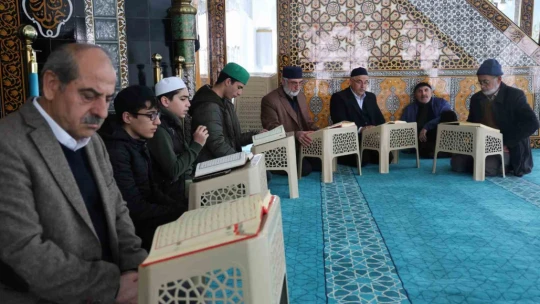 Elazığ'ın camileri mukabele halkalarıyla şenlendi
