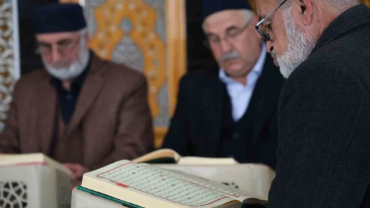 Elazığ'ın camileri mukabele halkalarıyla şenlendi